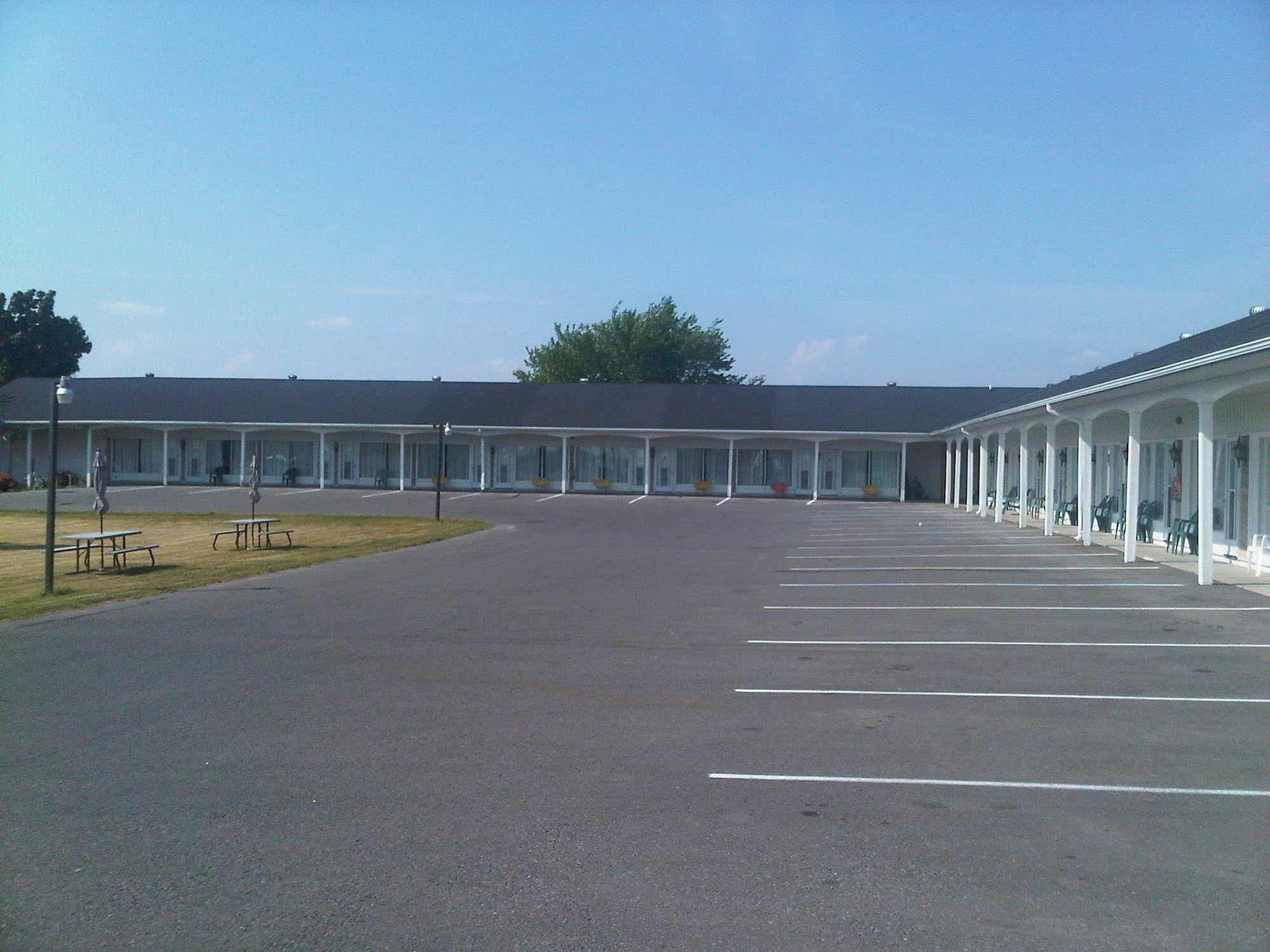 Embassy Motel Kingston Exterior photo